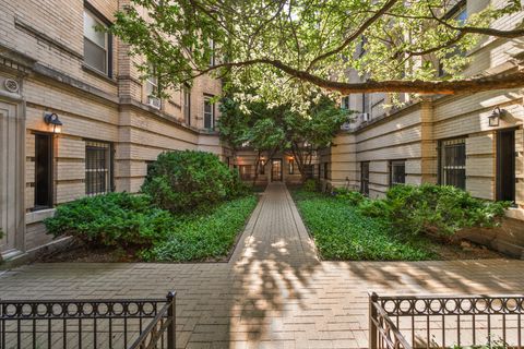 2726 N PINE GROVE Avenue 1N Chicago IL 60614