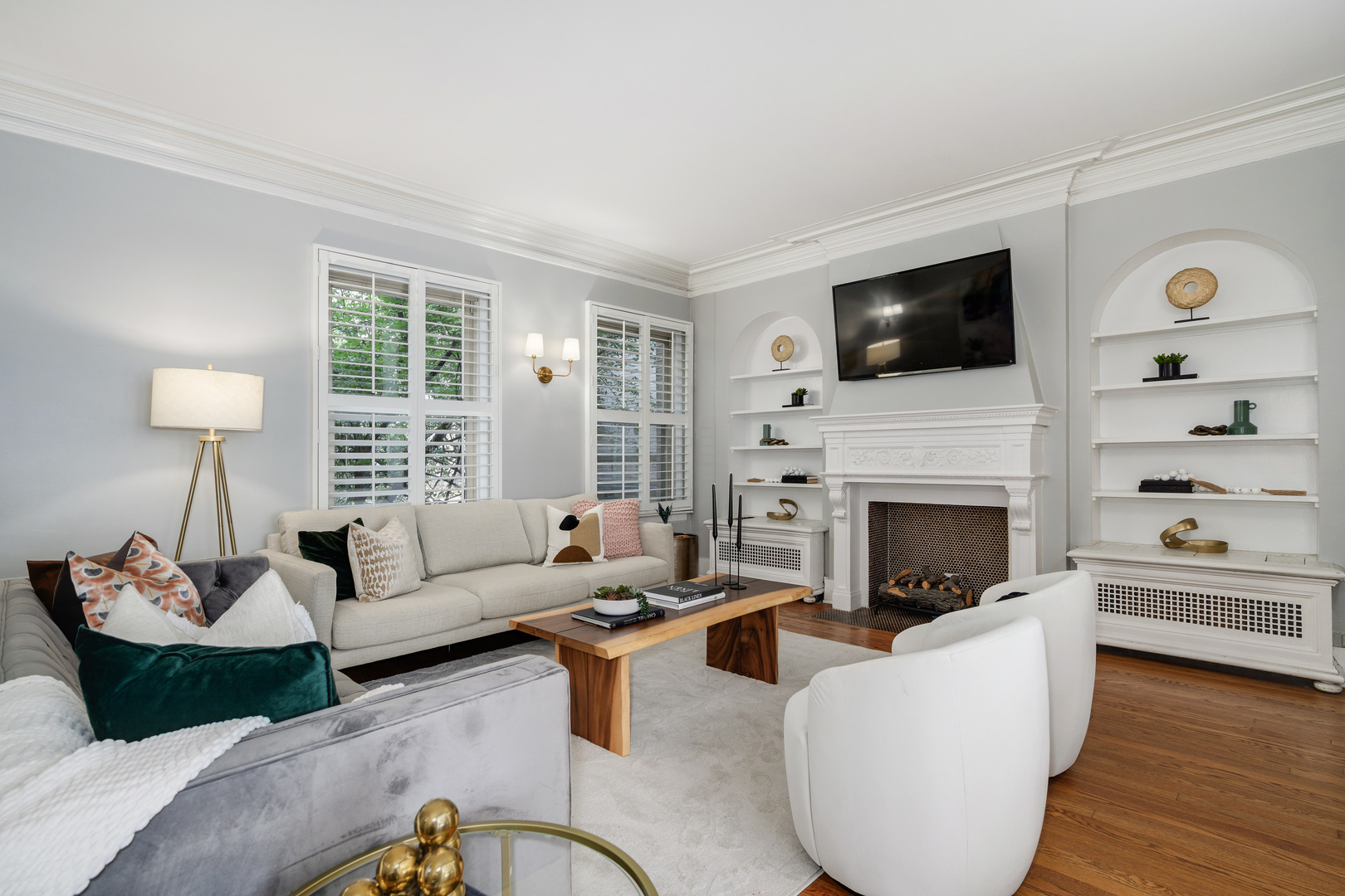 2726 N PINE GROVE Avenue 1N