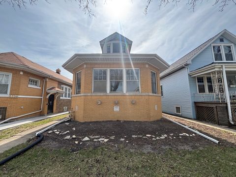 Photo of 5641 W Patterson Avenue, Chicago, IL 60634 (MLS # 12586425)