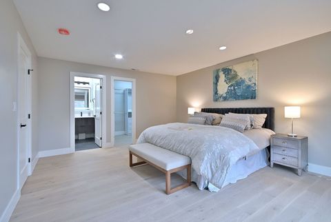 Tiny photo for 656 W Comstock Avenue, Elmhurst, IL 60126 (MLS # 12521226)