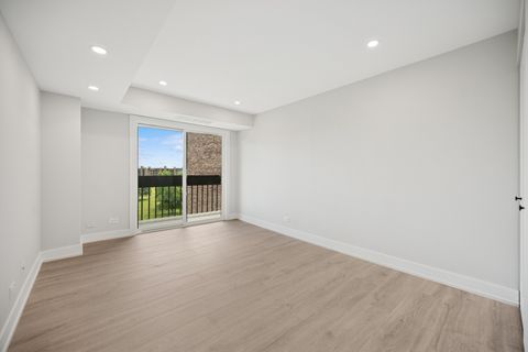 Tiny photo for 3851 Mission Hills Road #409, Northbrook, IL 60062 (MLS # 12464785)