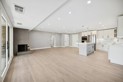 Tiny photo for 3851 Mission Hills Road #409, Northbrook, IL 60062 (MLS # 12464785)