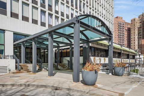 Photo of 444 W Fullerton Parkway #1203, Chicago, IL 60614 (MLS # 12591994)