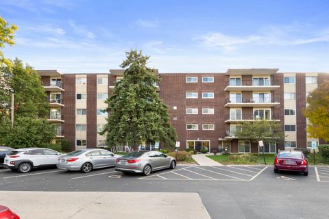 Photo of 5300 Walnut Avenue #18E, Downers Grove, IL 60515 (MLS # 12508610) Photo of 5300 Walnut Avenue #18E, Downers Grove, IL 60515 (MLS # 12508610)