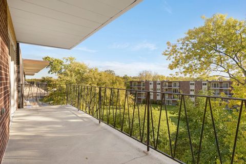 Tiny photo for 5300 Walnut Avenue #18E, Downers Grove, IL 60515 (MLS # 12508610)