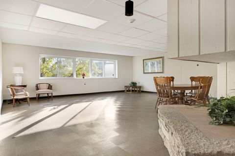 Tiny photo for 5300 Walnut Avenue #18E, Downers Grove, IL 60515 (MLS # 12508610)