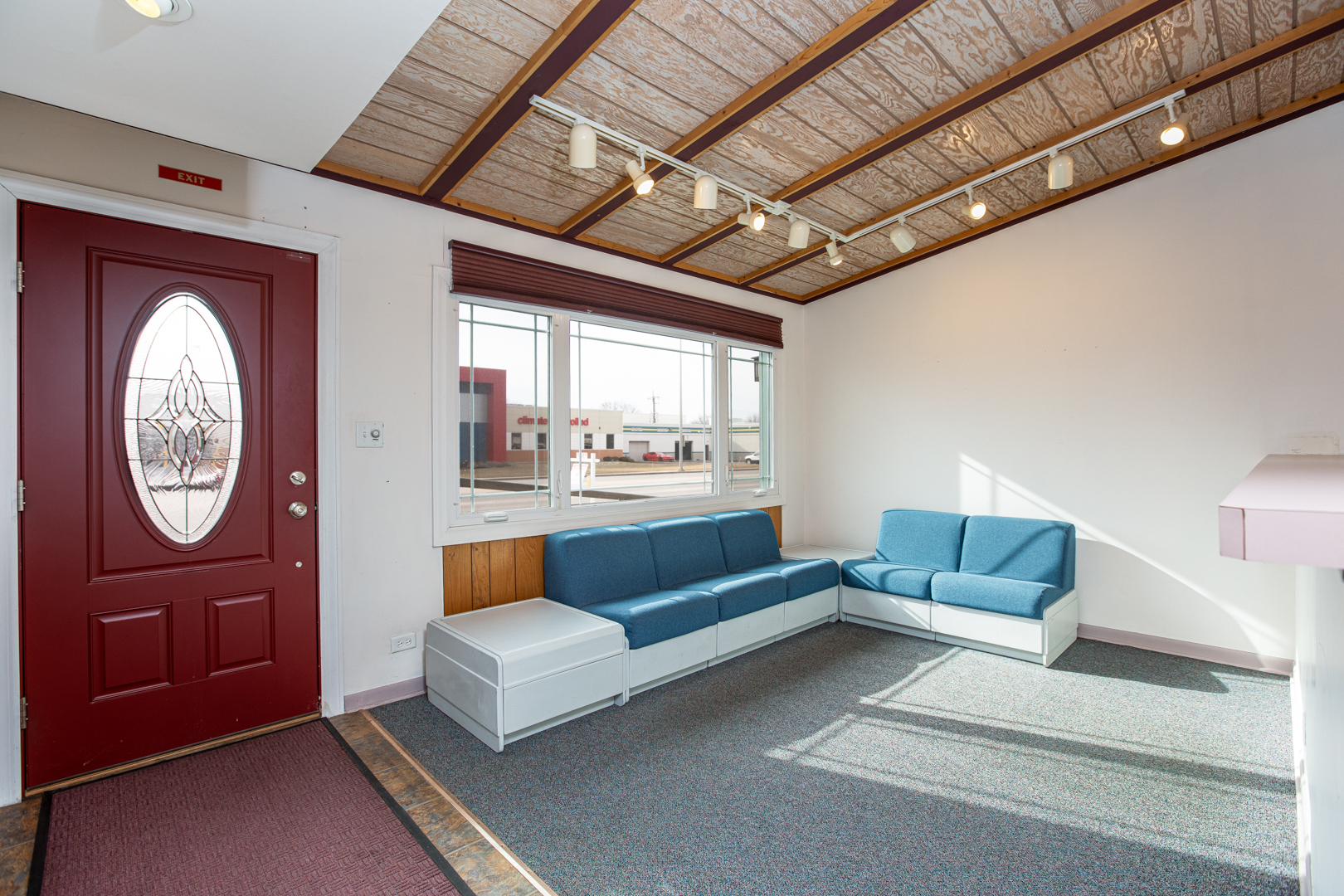 1825 E Roosevelt Road