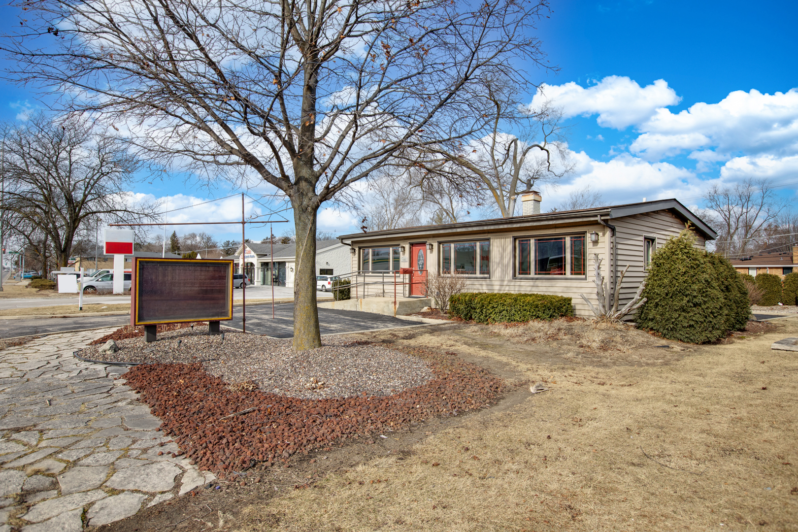 1825 E Roosevelt Road