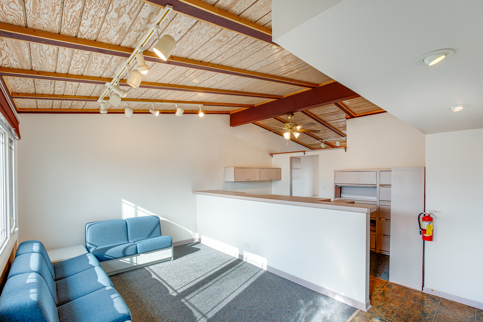 1825 E Roosevelt Road