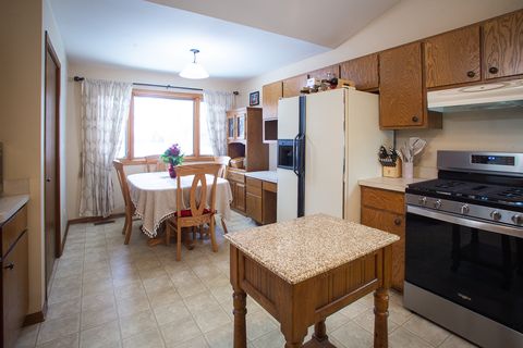 Tiny photo for 238 Royal Lane, Bloomingdale, IL 60108 (MLS # 12574088)