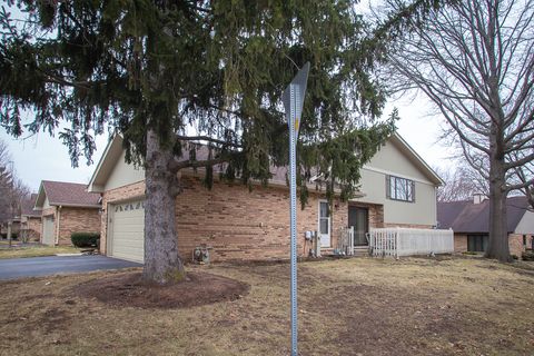 Tiny photo for 238 Royal Lane, Bloomingdale, IL 60108 (MLS # 12574088)