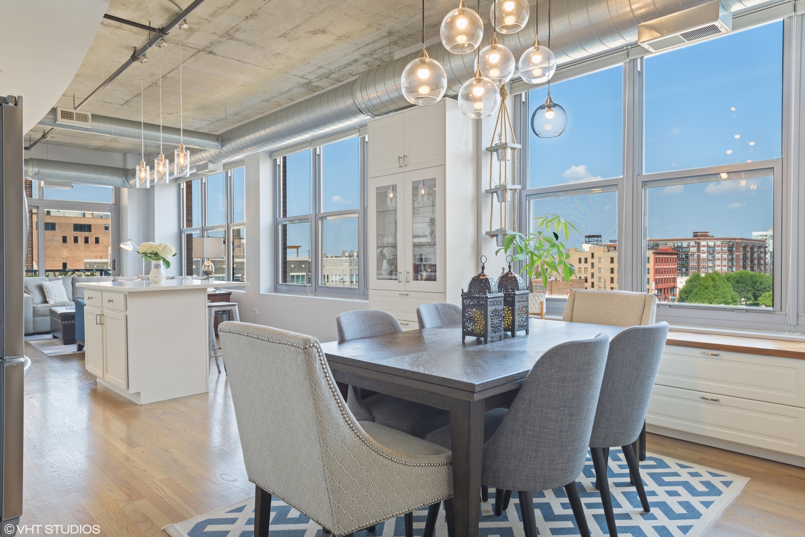 933 W VAN BUREN Street 527