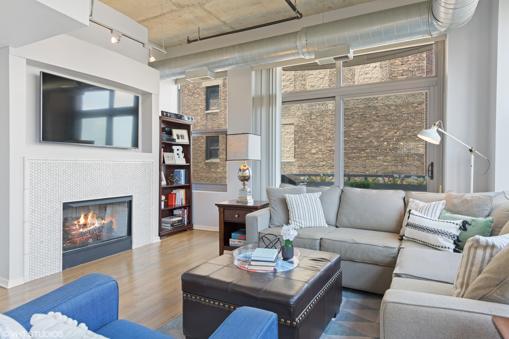 933 W VAN BUREN Street 527