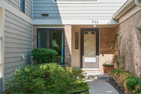 Photo of 703 Caliente Court #115B, Libertyville, IL 60048 (MLS # 12717432)