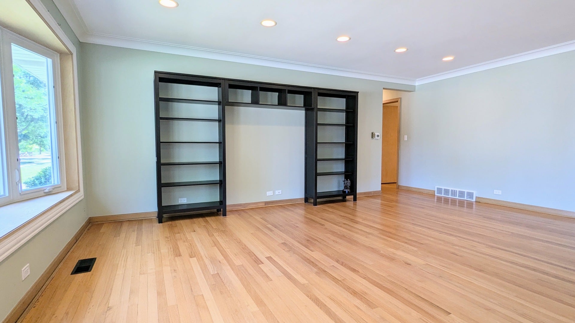 736 N Wilshire Lane