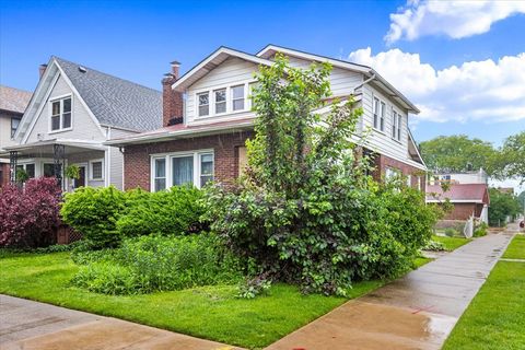4835 W Sunnyside Avenue Chicago IL 60630