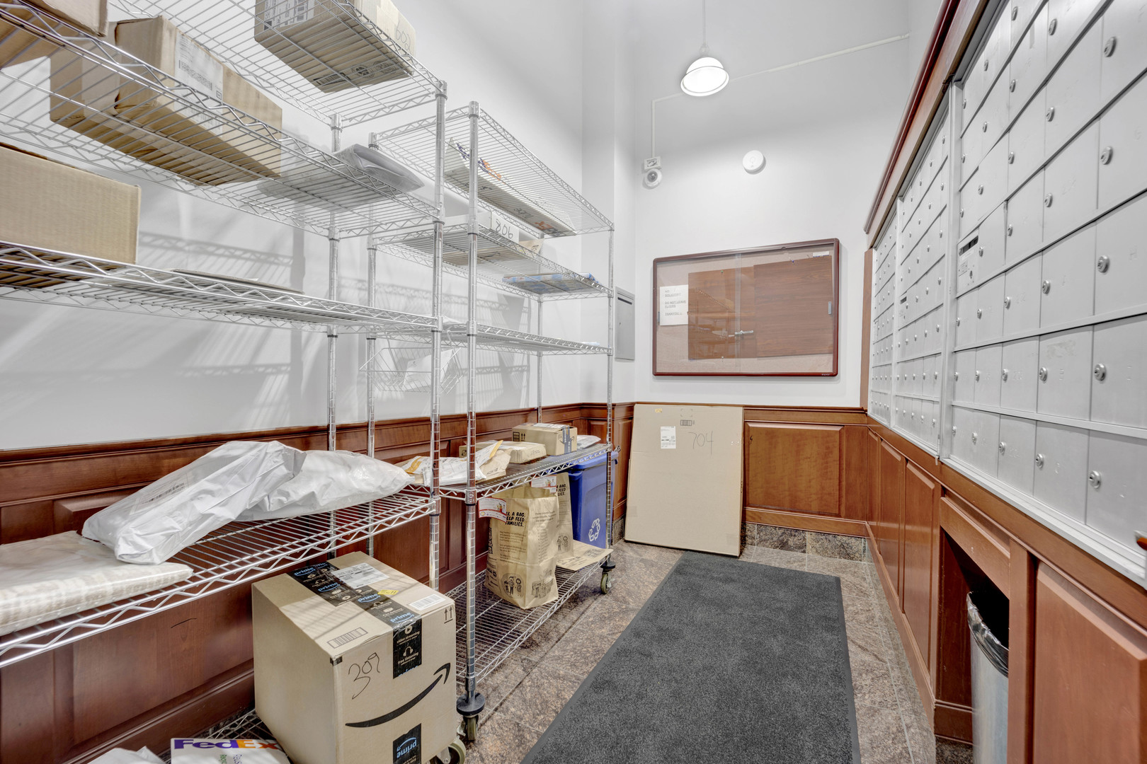 633 S PLYMOUTH Court 701
