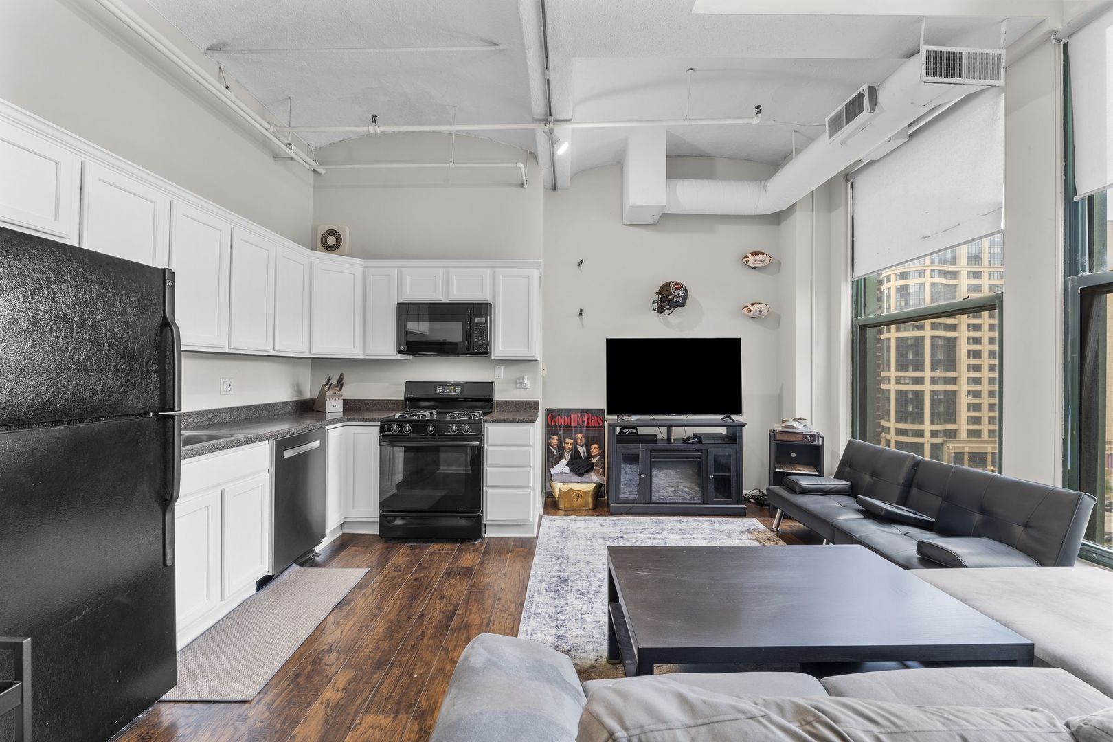 633 S PLYMOUTH Court 701
