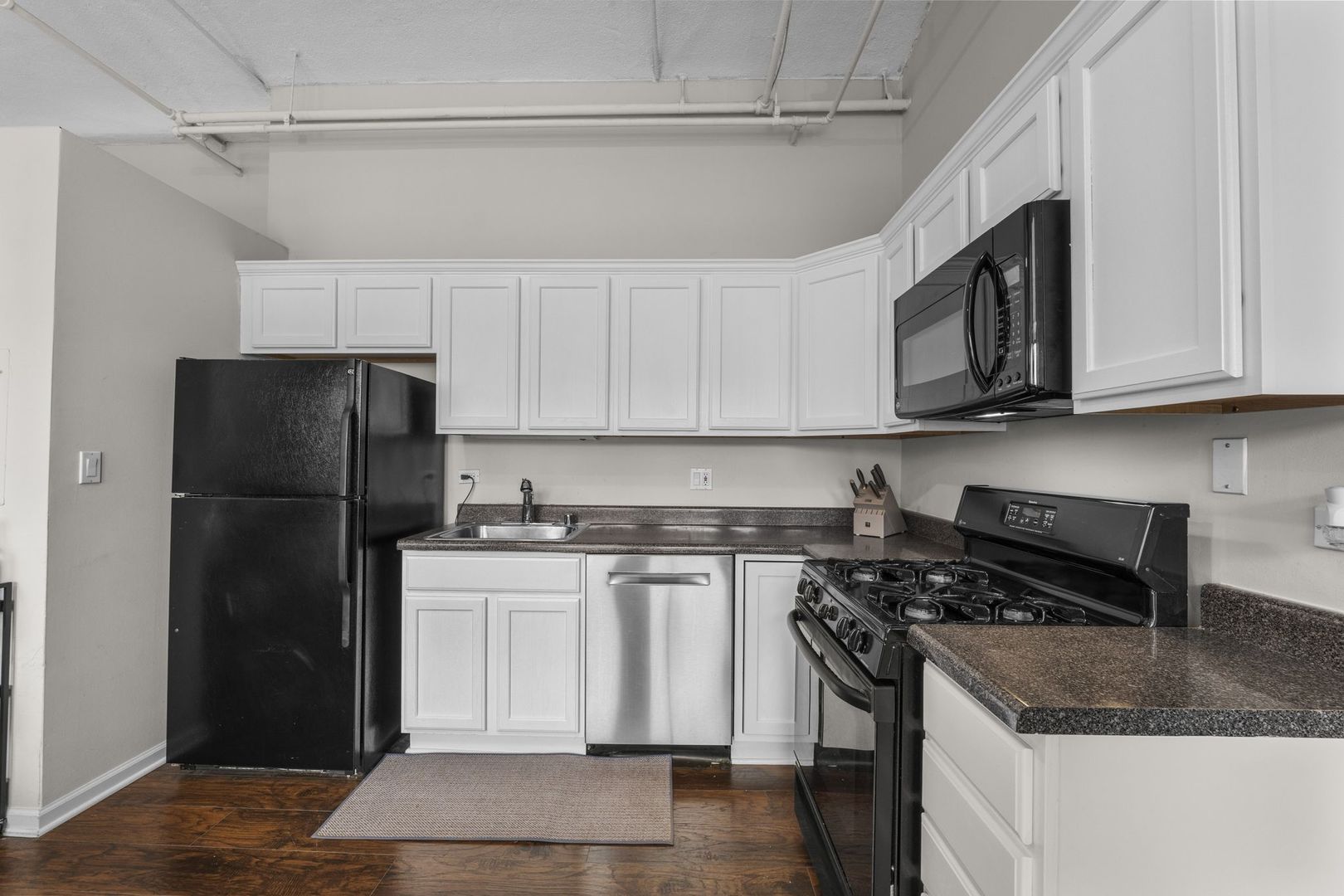 633 S PLYMOUTH Court 701