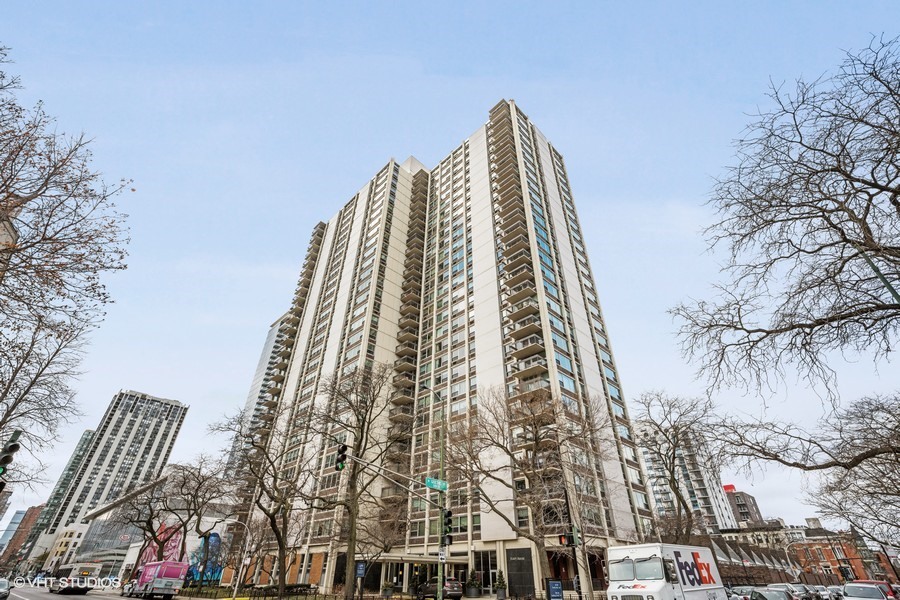 1255 N Sandburg Terrace 2710