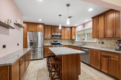 Tiny photo for 611 50th Place, Western Springs, IL 60558 (MLS # 12653792)