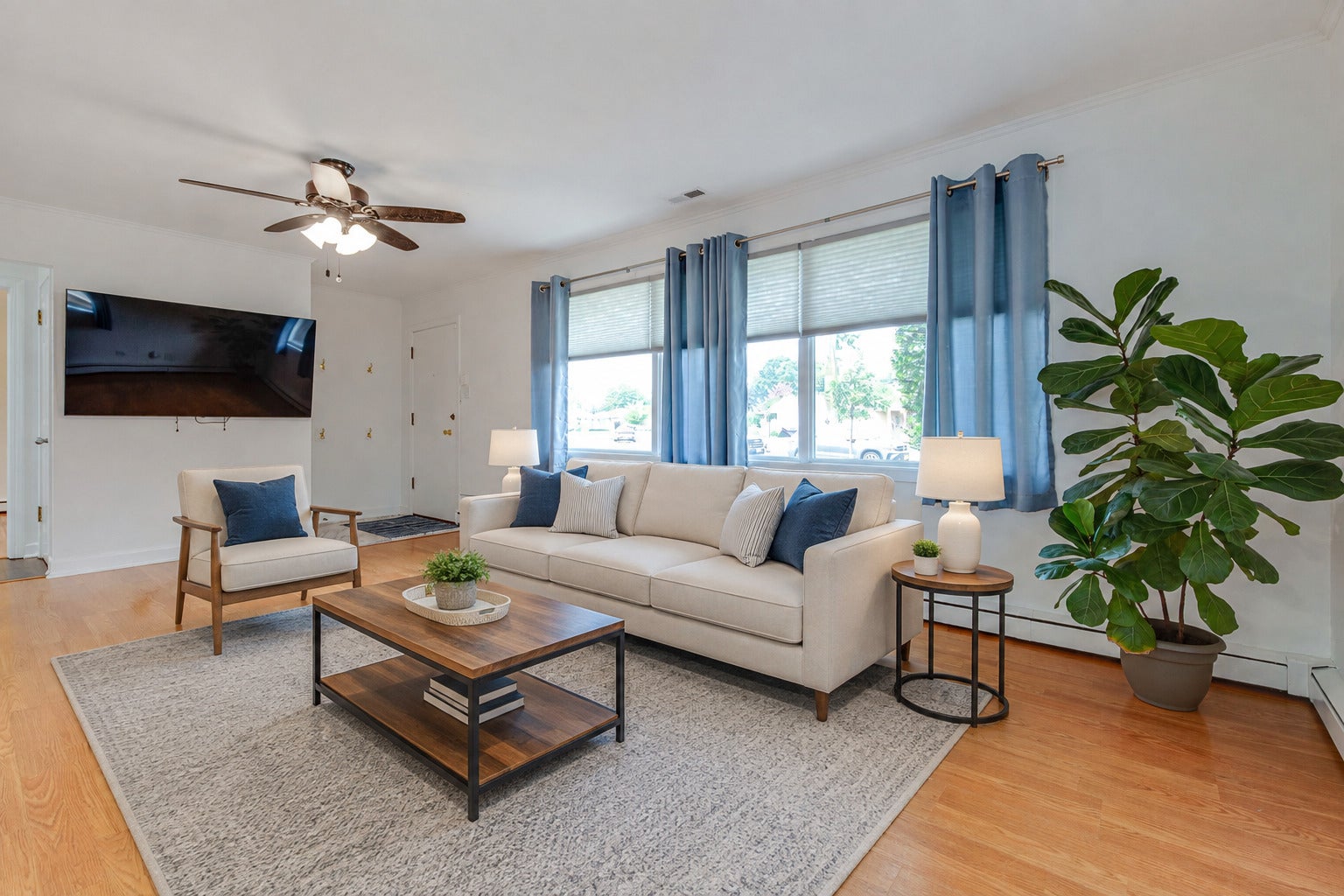 1091 E Villa Drive