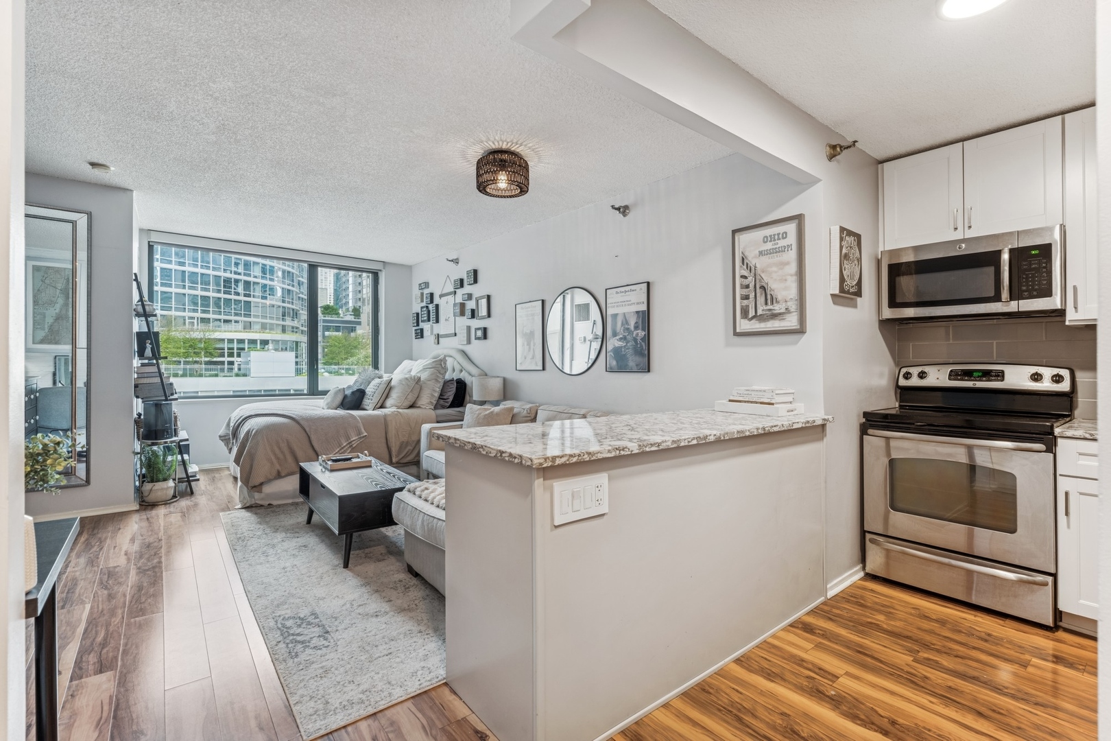 480 N McClurg Court 807