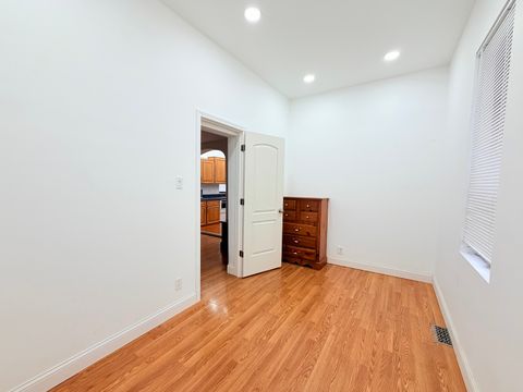 Tiny photo for 3206 S Lowe Avenue, Chicago, IL 60616 (MLS # 12532032)