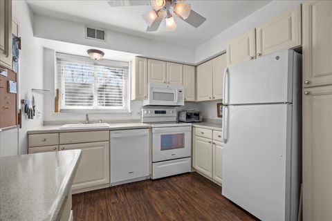 Tiny photo for 429 Elm Street #5J, Deerfield, IL 60015 (MLS # 12572104)