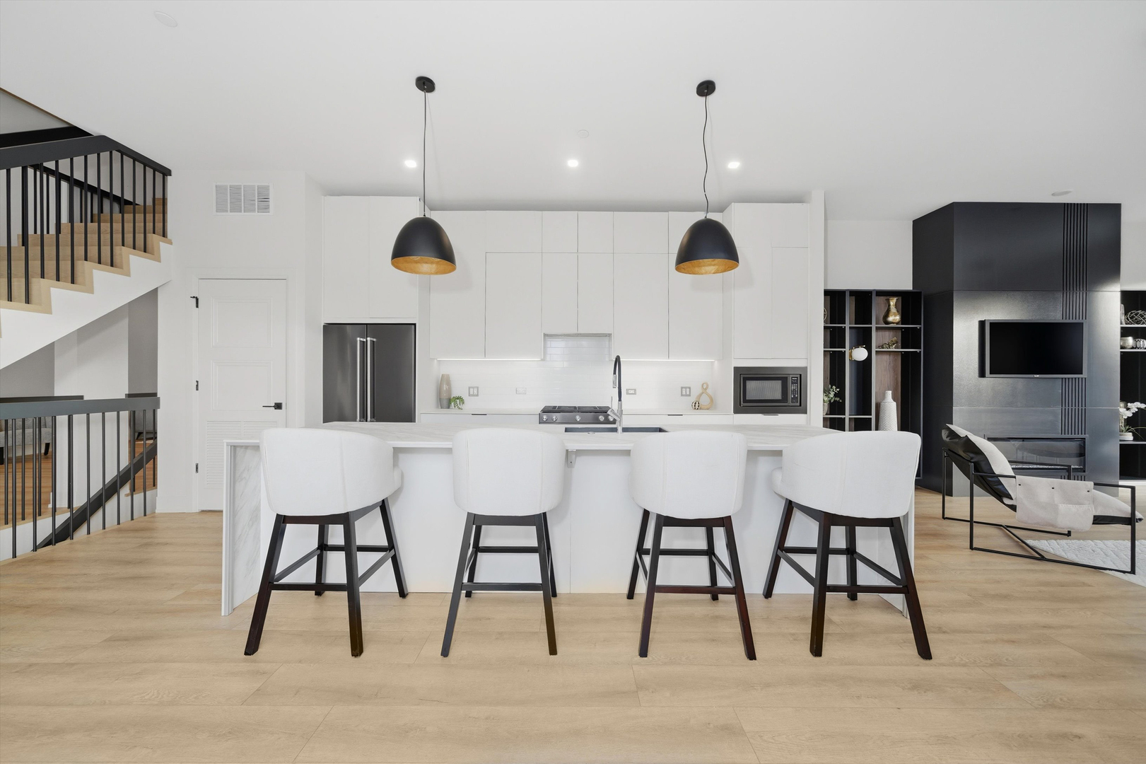 4200 W BELMONT Avenue