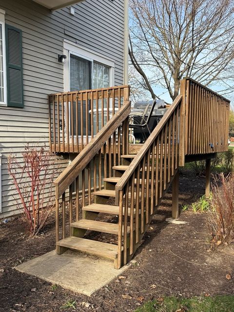 Tiny photo for 19 Windsor Circle #B, South Elgin, IL 60177 (MLS # 12610017)