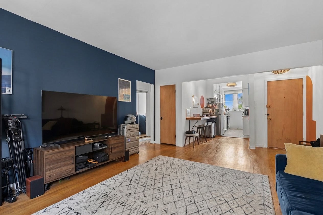 1210 W Jarvis Avenue 2N