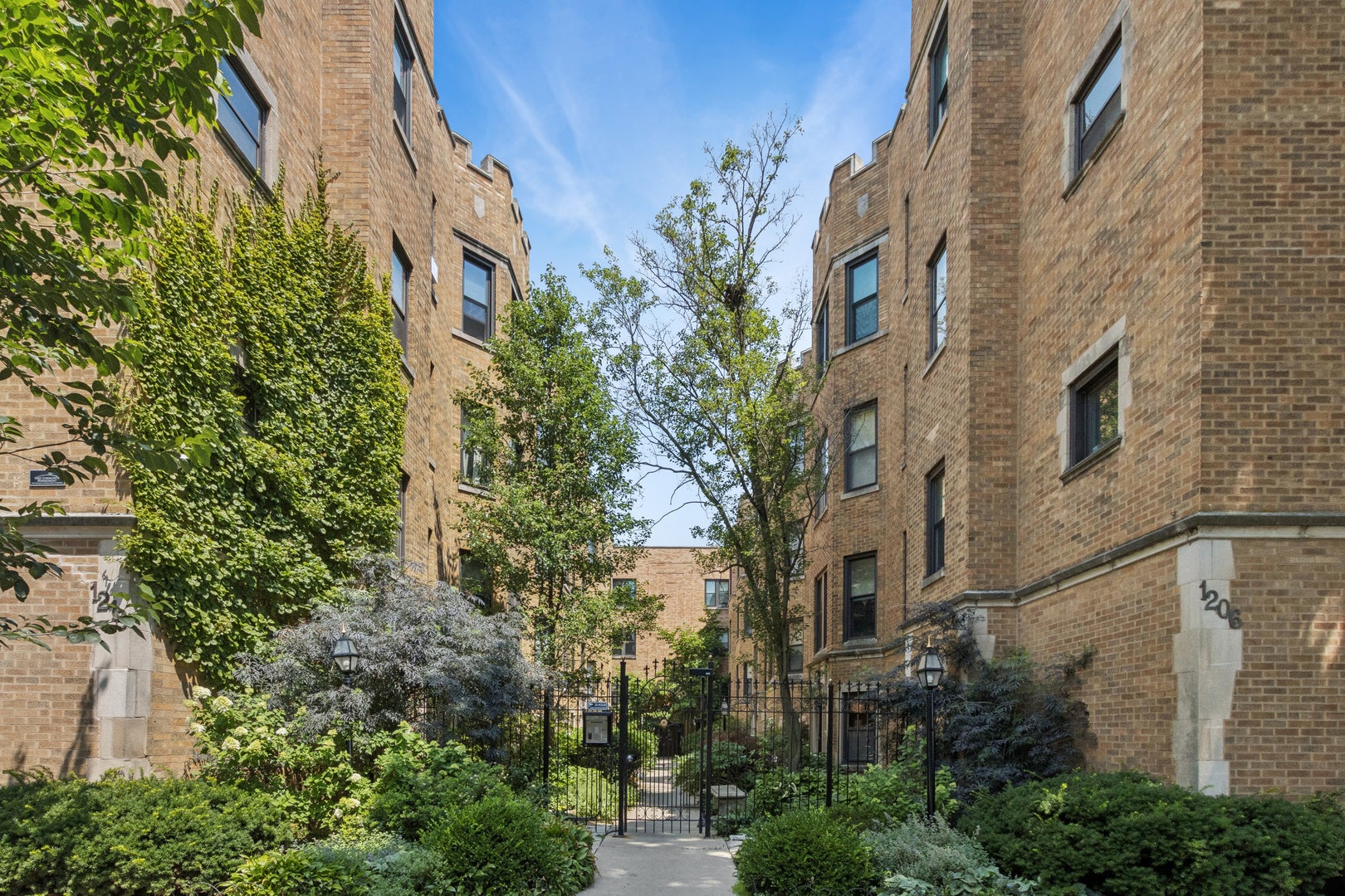 1210 W Jarvis Avenue 2N