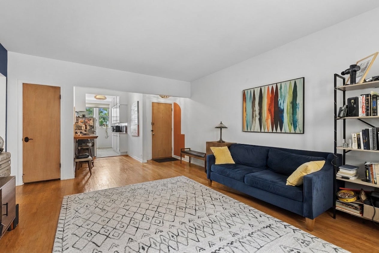 1210 W Jarvis Avenue 2N