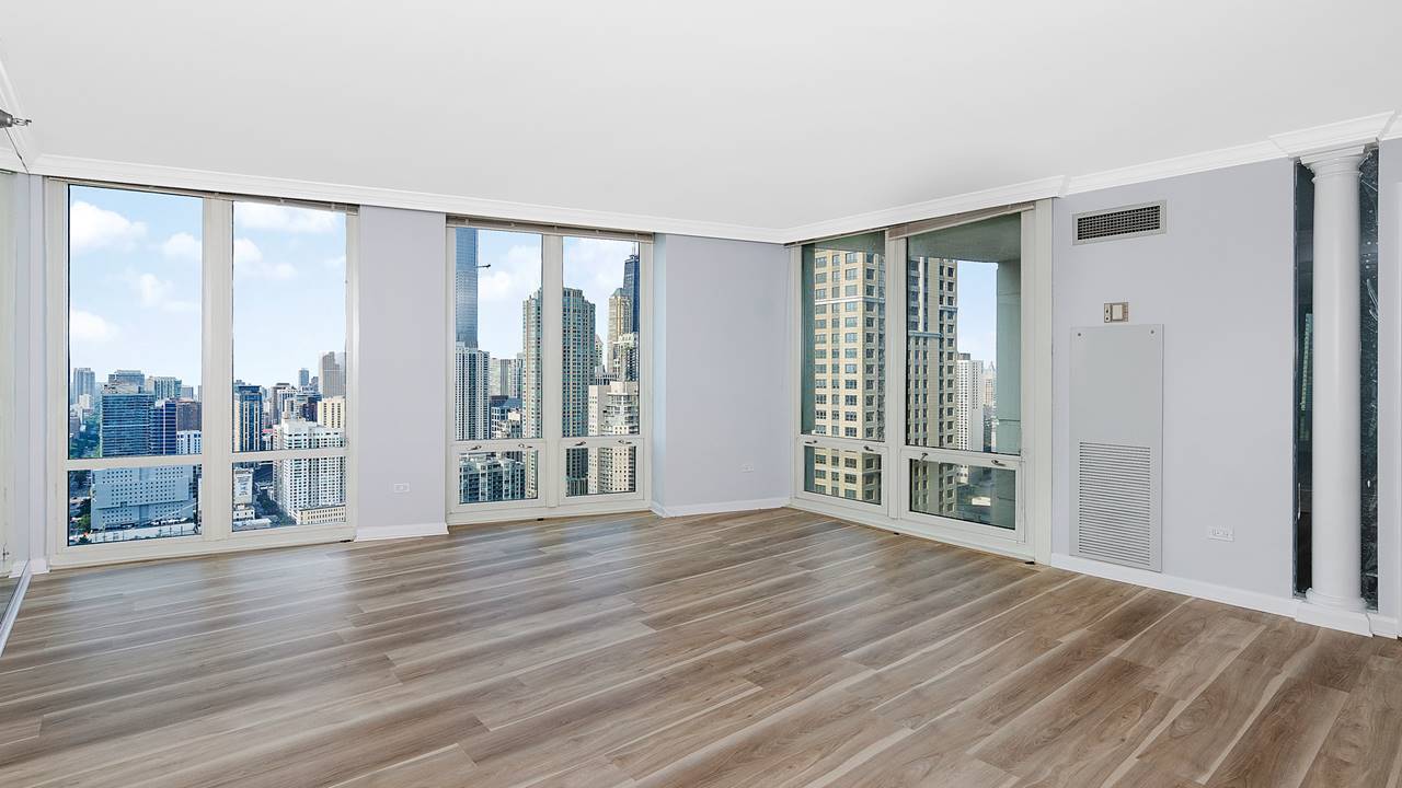 345 N La Salle Drive 4502