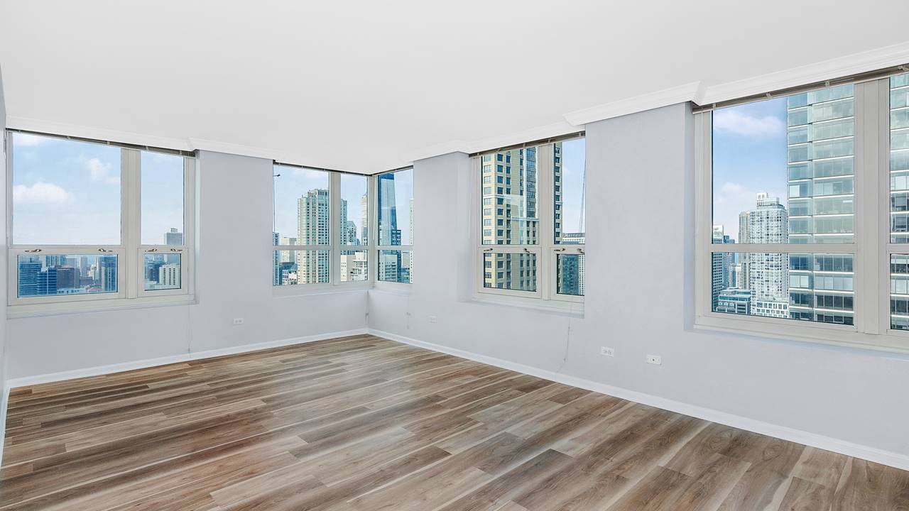 345 N La Salle Drive 4502