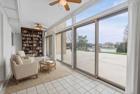 Tiny photo for 1 N Dee Road #1B, Park Ridge, IL 60068 (MLS # 12589349)
