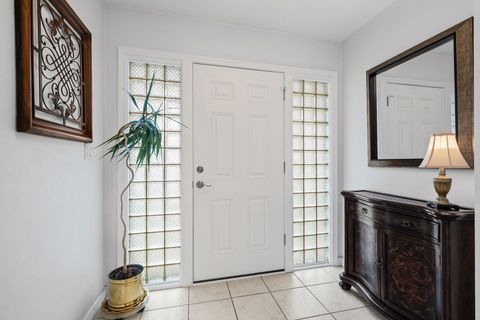 Tiny photo for 1 N Dee Road #1B, Park Ridge, IL 60068 (MLS # 12589349)