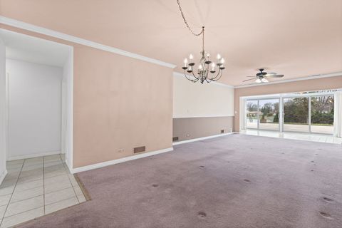 Tiny photo for 1 N Dee Road #1B, Park Ridge, IL 60068 (MLS # 12589349)
