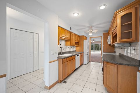 Tiny photo for 1 N Dee Road #1B, Park Ridge, IL 60068 (MLS # 12589349)