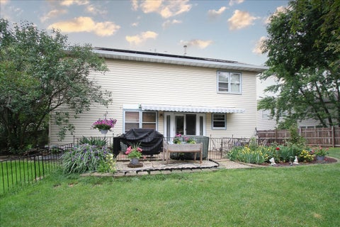 Tiny photo for 619 Yardley Lane, Hoffman Estates, IL 60192 (MLS # 12673833)