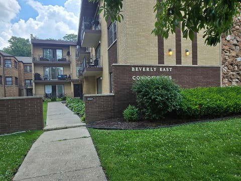 Photo of 10425 S Hale Avenue #1C, Chicago, IL 60643 (MLS # 12693537)
