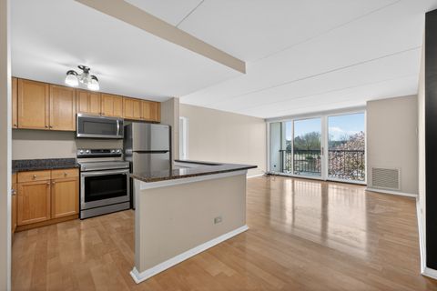 Tiny photo for 2015 S Finley Road #209, Lombard, IL 60148 (MLS # 12579360)