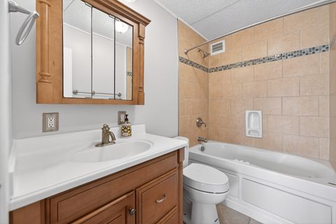 Tiny photo for 2015 S Finley Road #209, Lombard, IL 60148 (MLS # 12579360)