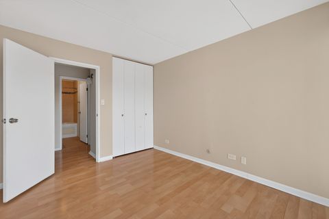 Tiny photo for 2015 S Finley Road #209, Lombard, IL 60148 (MLS # 12579360)