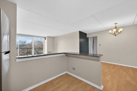 Tiny photo for 2015 S Finley Road #209, Lombard, IL 60148 (MLS # 12579360)
