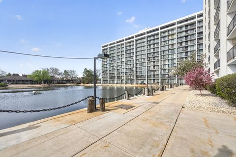 Tiny photo for 2015 S Finley Road #209, Lombard, IL 60148 (MLS # 12579360)