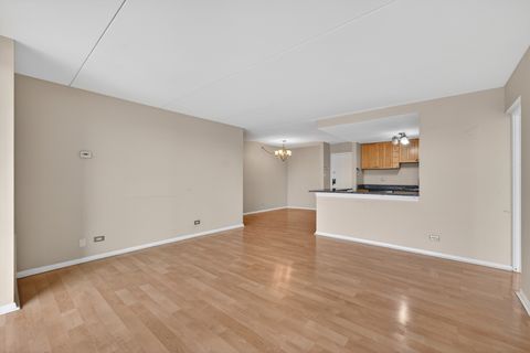 Tiny photo for 2015 S Finley Road #209, Lombard, IL 60148 (MLS # 12579360)