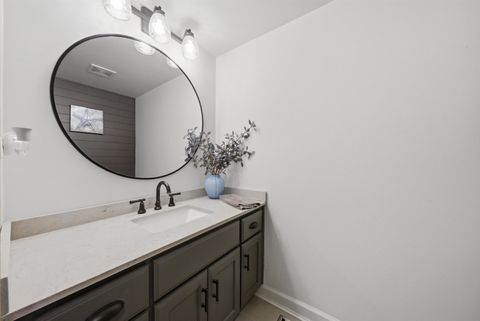 Tiny photo for 10749 S COOK Avenue, Oak Lawn, IL 60453 (MLS # 12587238)