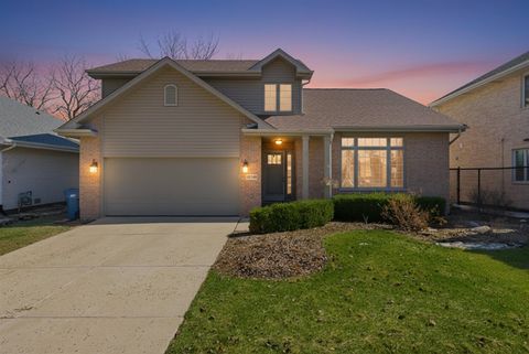Tiny photo for 10749 S COOK Avenue, Oak Lawn, IL 60453 (MLS # 12587238)